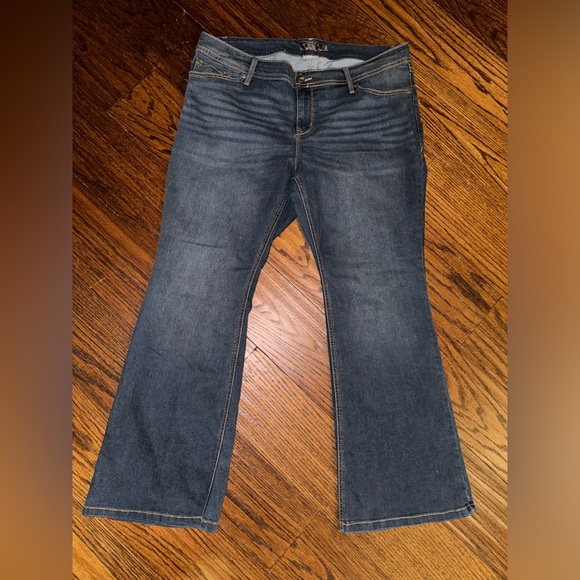 Women’s torrid bootcut jeans - Picture 2 of 3